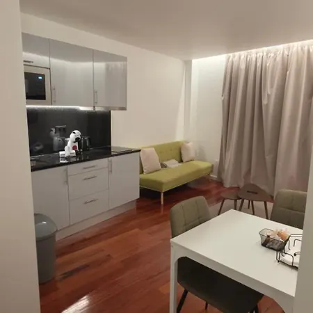 Canavial At Heart Of Apartment *